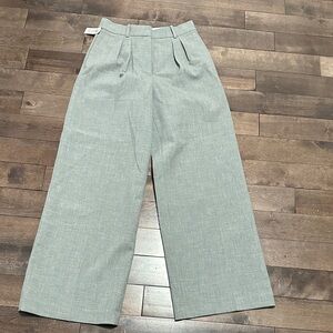 Aritzia medium grey Bavarian founder pleated Stylish Wide-Leg Gray Pants size 4